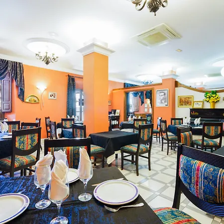 Hotel Oyo Espana 2*