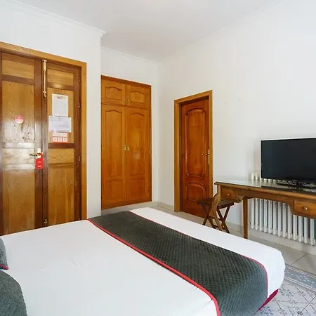 Hotel Oyo Espana 2*